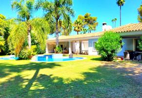 Gran oportunidad de villa para reformar con gran potencial en la zona  A de Sotogrande Costa - Ideal para familias photo 0