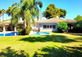 Gran oportunidad de villa para reformar con gran potencial en la zona  A de Sotogrande Costa - Ideal para familias photo 0