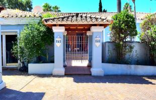 Gran oportunidad de villa para reformar con gran potencial en la zona  A de Sotogrande Costa - Ideal para familias photo 0