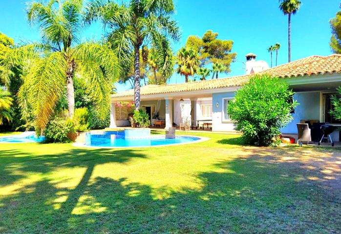 Gran oportunidad de villa para reformar con gran potencial en la zona  A de Sotogrande Costa - Ideal para familias photo 0