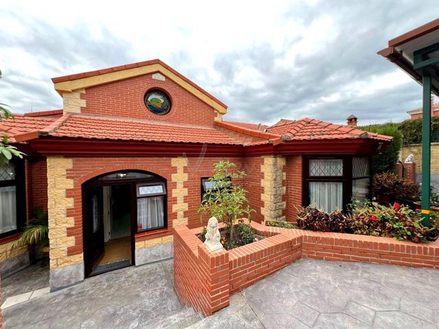 Venta de Chalet Independiente en Venta en Santa Margarita, La Línea de la Concepción photo 0