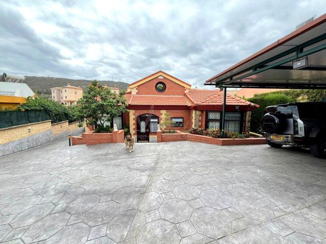 Venta de Chalet Independiente en Venta en Santa Margarita, La Línea de la Concepción photo 0