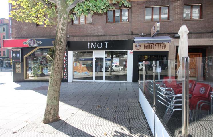 Local en venta en Oviedo de 136 m2 photo 0