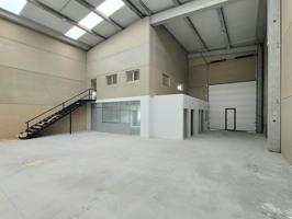 Nave a estrenar de 650 m2 en Asipo photo 0