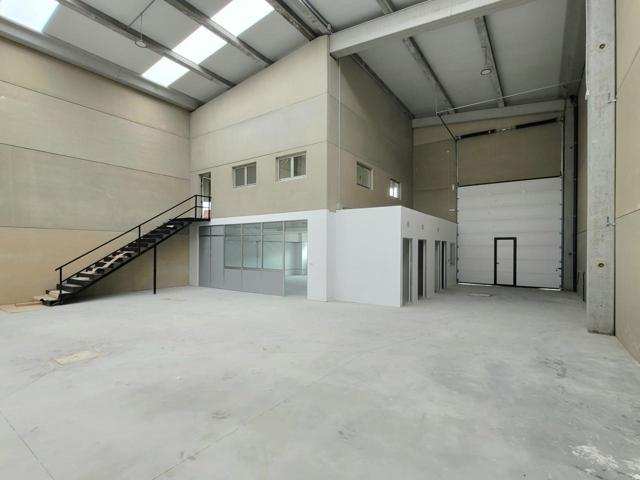 Nave a estrenar de 650 m2 en Asipo photo 0