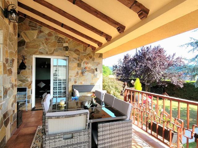 Casa - Chalet en venta en Felechín de 215 m2 photo 0