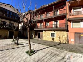 Casa en Nava – 4 plantas, dos viviendas independientes, sala de reuniones y garaje photo 0