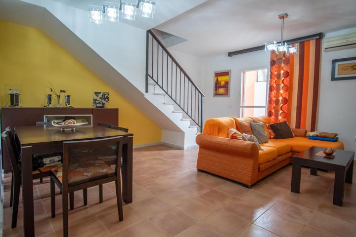 adosado con patio, garaje, trastero y mucha luz 🌞 photo 0