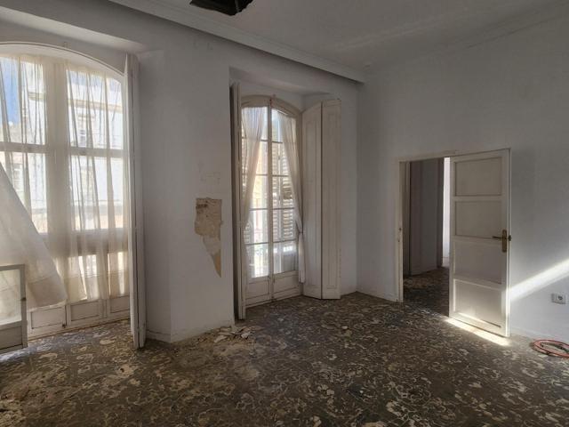 INMUEBLE SINGULAR EN CALLE REAL photo 0