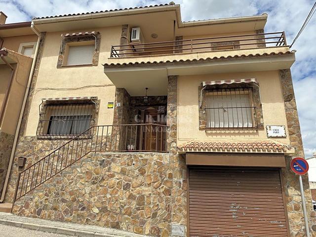 Pareado en venta en Borox de 260 m2 photo 0