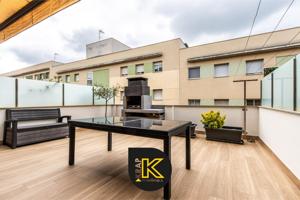 ESPECTACULAR CASA CON DOS GRANDES TERRAZAS photo 0