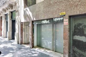Fabuloso local comercial en venta en el centro de Barcelona photo 0