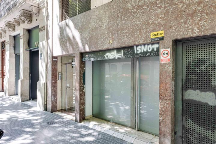 Fabuloso local comercial en venta en el centro de Barcelona photo 0