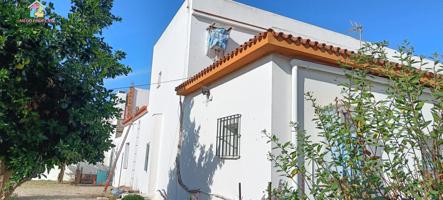 Se vende chalet en La Línea de la Concepción photo 0