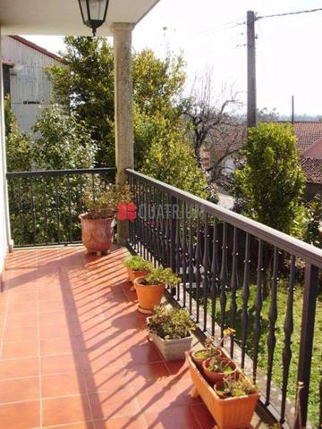 Casa - Chalet en venta en Touro de 260 m2 photo 0