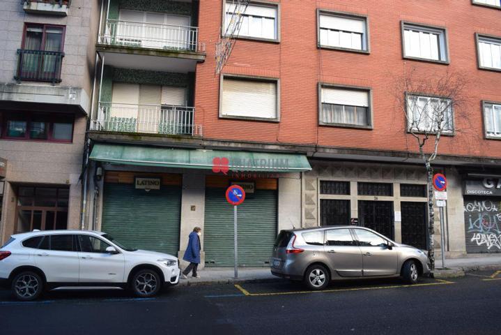 Se vende y alquila local con licencia de bar en República Arxentina, Santiago de Compostela. photo 0