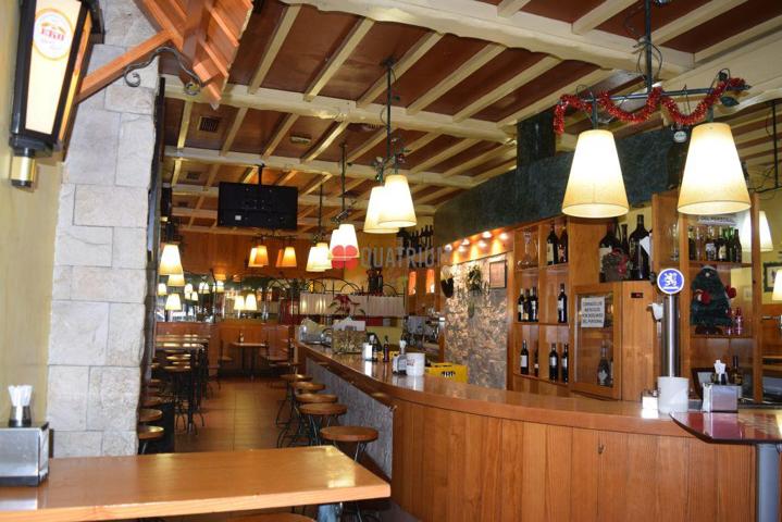 Se vende y alquila local con licencia de bar en República Arxentina, Santiago de Compostela. photo 0