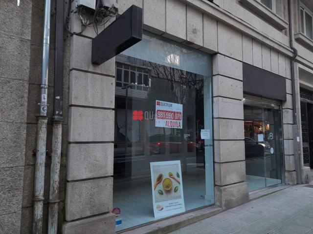 Se alquila local en Rúa República del Salvador, Santiago de Compostela. photo 0