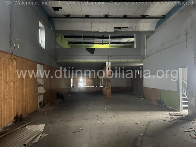 GRAN NAVE EN EL PUEBLO photo 0