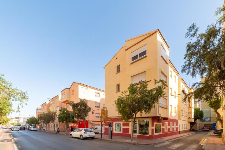 Piso en venta en Almería de 90 m2 photo 0