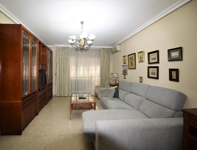 PISO DE TEMPORADA CON CUATRO DORMITORIOS EN NUEVA ANDALUCIA photo 0