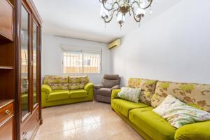 3 DORMITORIOS CON PATIO EN CALLE MARCHALES photo 0