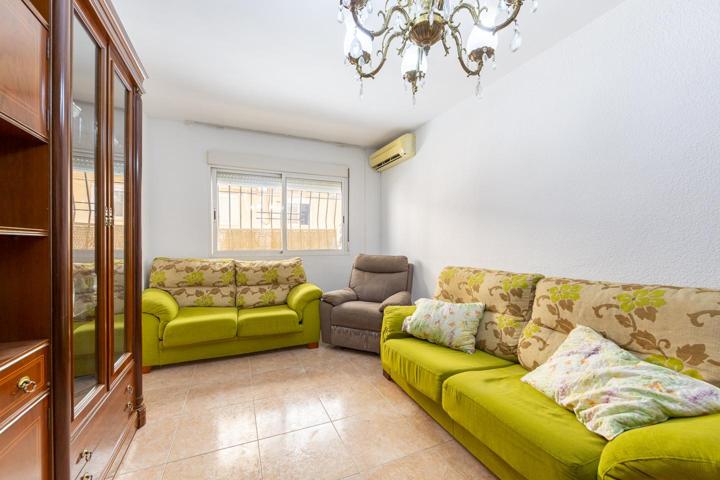 3 DORMITORIOS CON PATIO EN CALLE MARCHALES photo 0