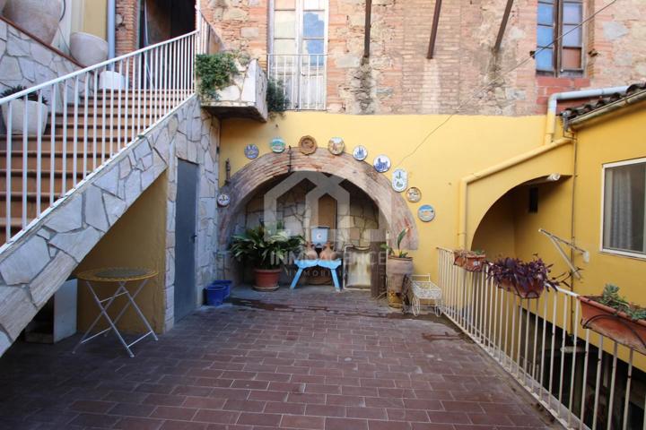 CASA MAS DOS LOCALES ALQUILADOS CON RENTABILIDAD DE 400 M2 EN TOTAL EN CASTELLBELL I EL VILAR PUEBLO. photo 0