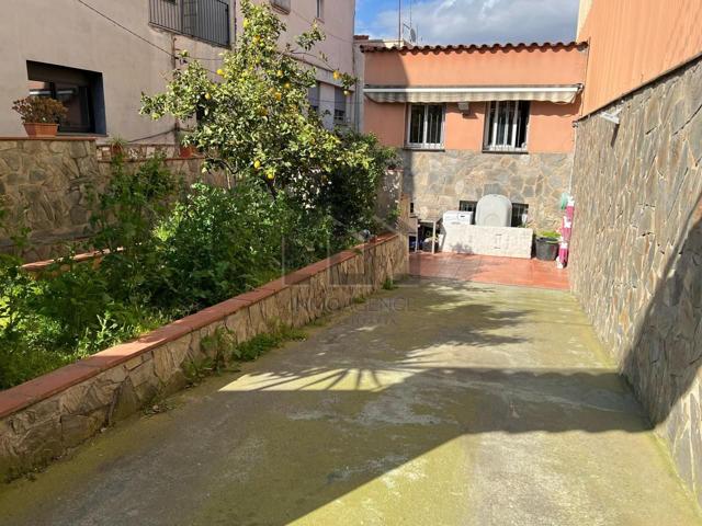 CASA A 10 MINUTOS DEL CENTRO DE 5 HABITACIONES EN DOS PLANTAS MAS SÓTANO photo 0