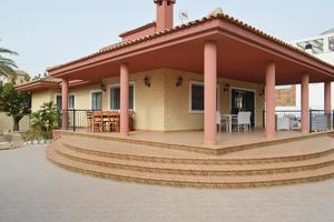 Casa - Chalet en venta en Orihuela de 250 m2 photo 0