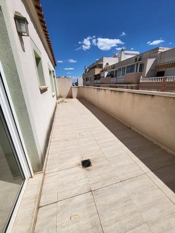 ÁTICO CON UNA GRAN TERRAZA EN PLENO CENTRO DE TORREVIEJA photo 0