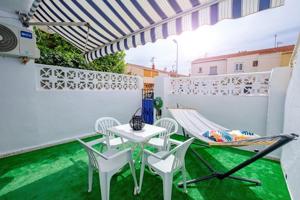 TORREVIEJA- BUNGALOW CON PORCHE Y PATIO TRASERO A ESCASOS METROS DE LA PLAYA DE LOS NAUFRAGOS. photo 0