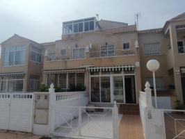 TORREVIEJA, CHALET ADOSADO EN RESIDENCIAL CON PISCINA COMUNITARIA photo 0