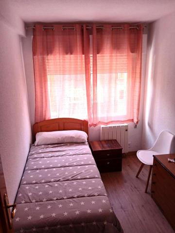 MOSTOLES CENTRICO- HABITACION INDIVIDUAL- PARA CHICA photo 0