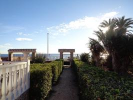 TORREVIEJA, ROCIO DEL MAR, ESPECTACULAR VILLA EN PRIMERA LINEA DE PLAYA CON PARCELA DE 1.200 METROS CUADRADOS photo 0