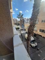 TORREVIEJA, AMPLIO PISO DE 3 DORMITORIOS, BAÑO Y ASEO JUNTO A LA PLAZA DE LA ERMITA. photo 0