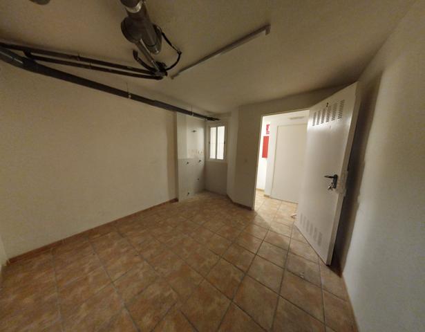 Trasteros grandes varias superf. 10m2 en Zaidín. Granada. photo 0