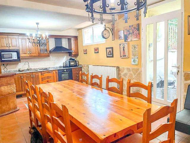 CHALET PAREADO EN VENTA photo 0