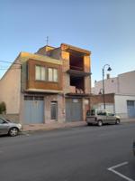 GRAN CASA POR FINALIZAR CON JARDÍN photo 0
