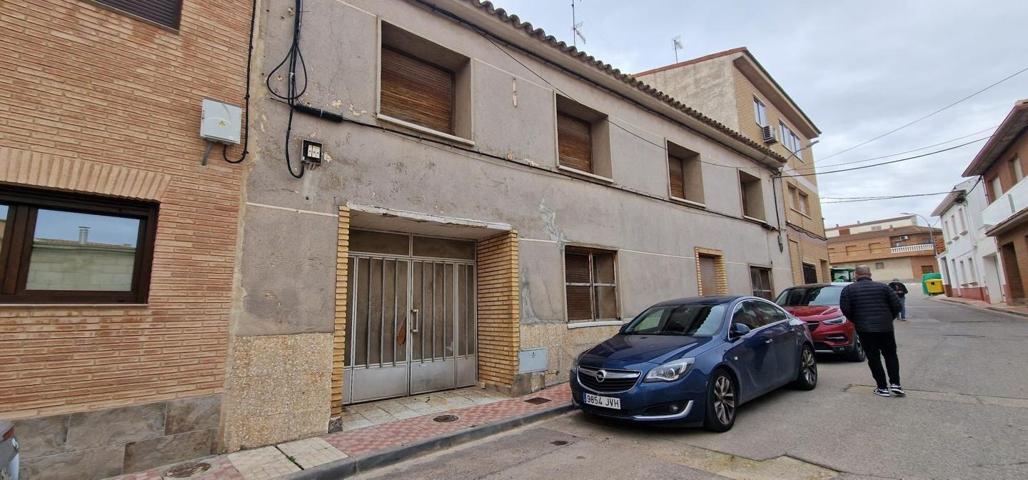 CASA CON TERRENO EN FUENTES DE EBRO photo 0