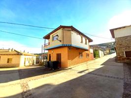 Casa de pueblo, tres habitaciones, dos baños photo 0