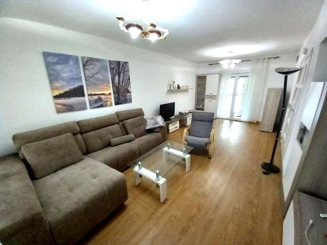 Adosado, 145 m² útiles, dos plazas de garaje photo 0