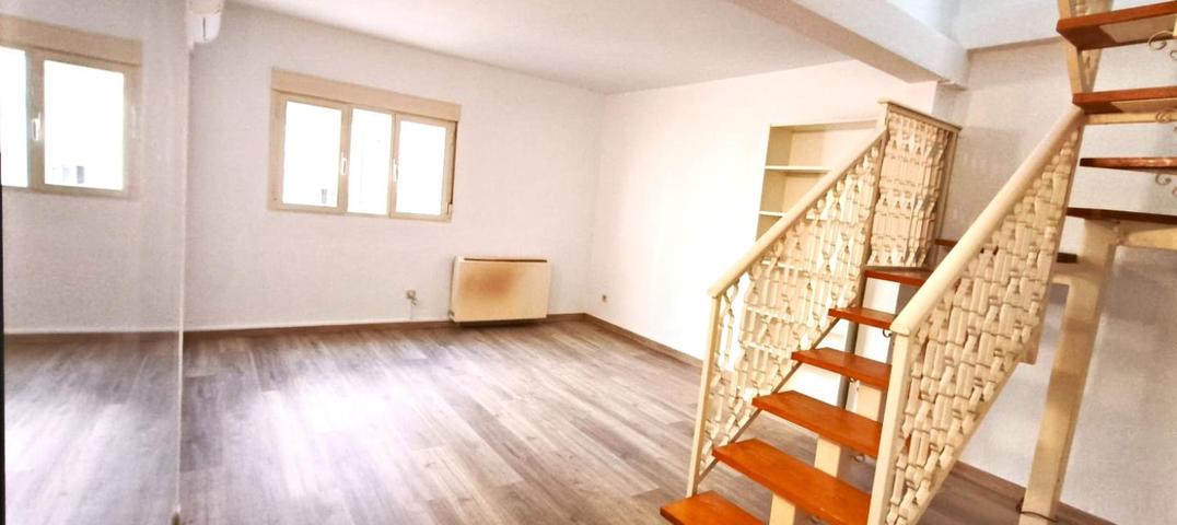 BONITO Y ESPACIOSO DUPLEX PRÓXIMO AL METRO PUENTE DE VALLECAS photo 0