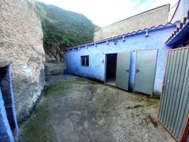 Solar urbano, actualmente almacén o recreo photo 0