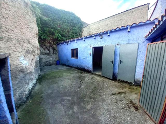 Solar urbano, actualmente almacén o recreo photo 0