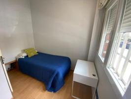 🌸 ¡Habitacion Cama 150Cm en Alquiler para Chicas en Calle Alondra! 🌸 photo 0