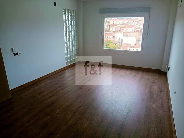 Piso en venta en Plasencia de 100 m2 photo 0