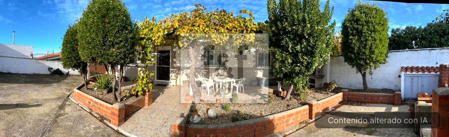 CASA CON PISCINA EN TERRENO DE 600 m2 A 10 MINUTOS DE PLASENCIA photo 0