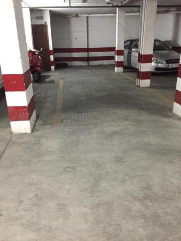 Plaza de aparcamiento doble en el centro photo 0