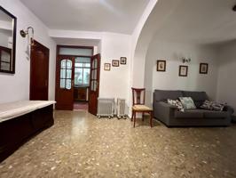 CASA CON 3 PLANTAS JUNTO A PLAZA DEL POTRO ( CORDOBA ) photo 0